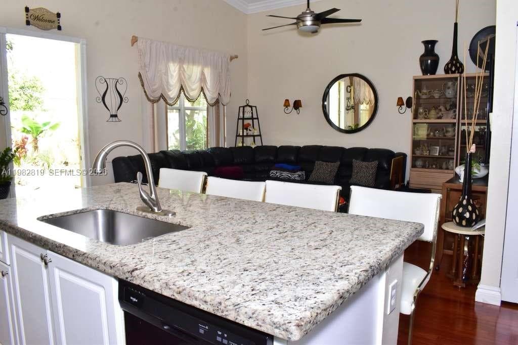 16319 SW 11th St, Pembroke Pines FL 33027 photo 5