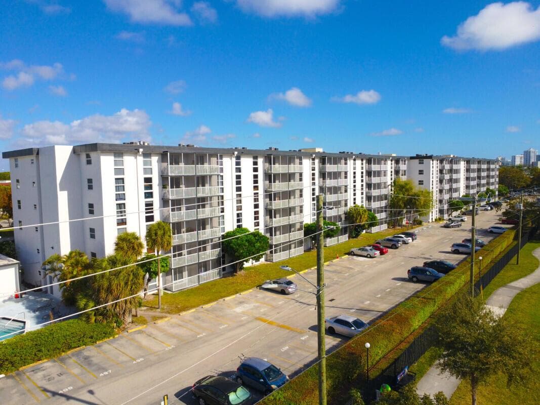 16851 NE 23rd Avenue # A408, North Miami Beach FL 33160 photo 2