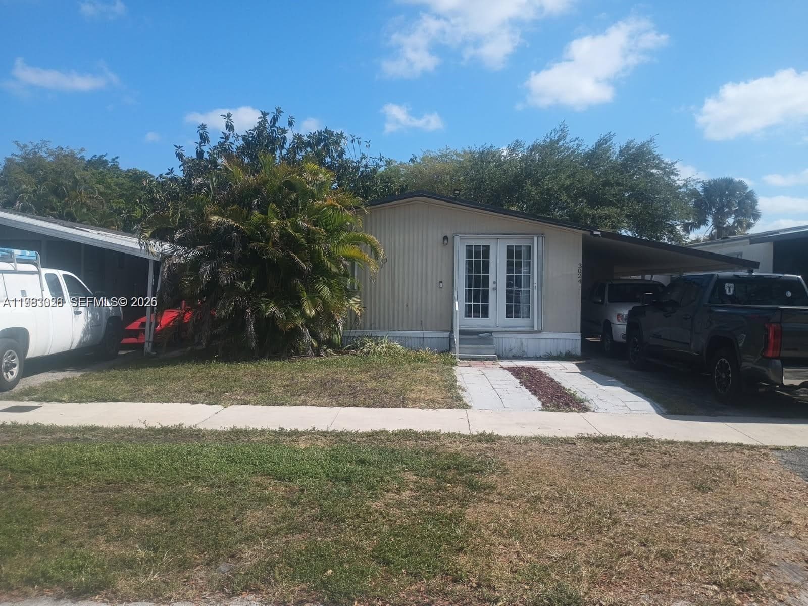 3024 SW 51st St, Dania Beach FL 33312