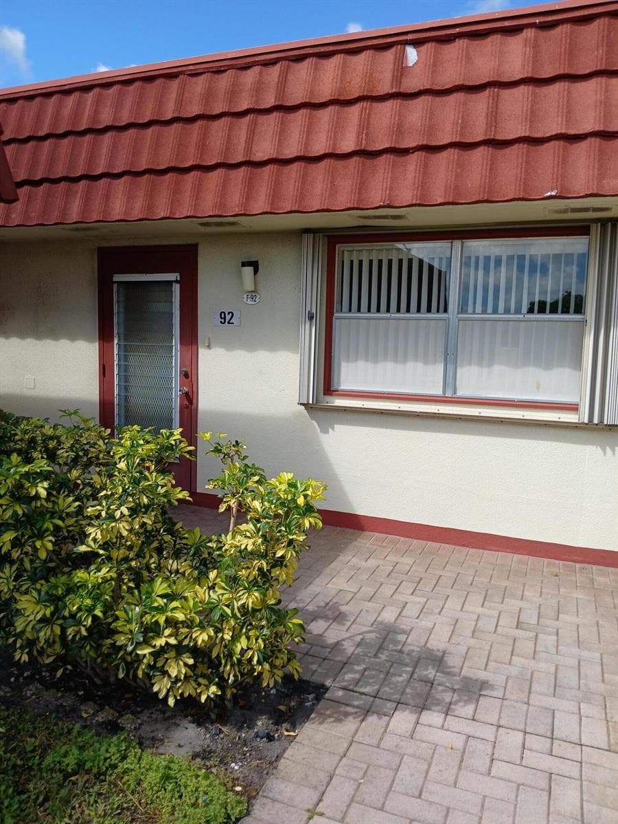 92 Seville Drive, Delray Beach FL 33446 photo 2