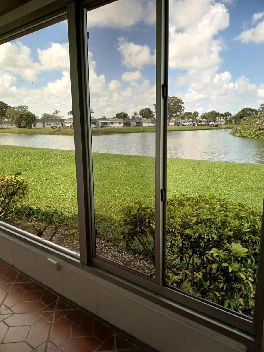 92 Seville Drive, Delray Beach FL 33446 photo 3
