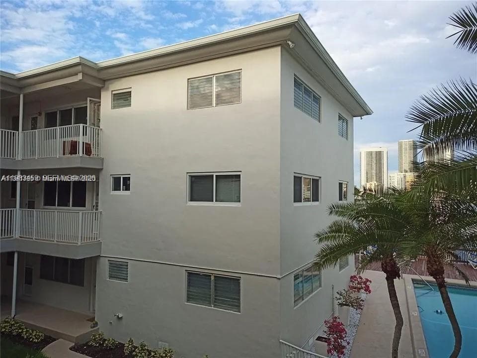 462 Golden Isles Dr # 202, Hallandale Beach FL 33009 photo 5
