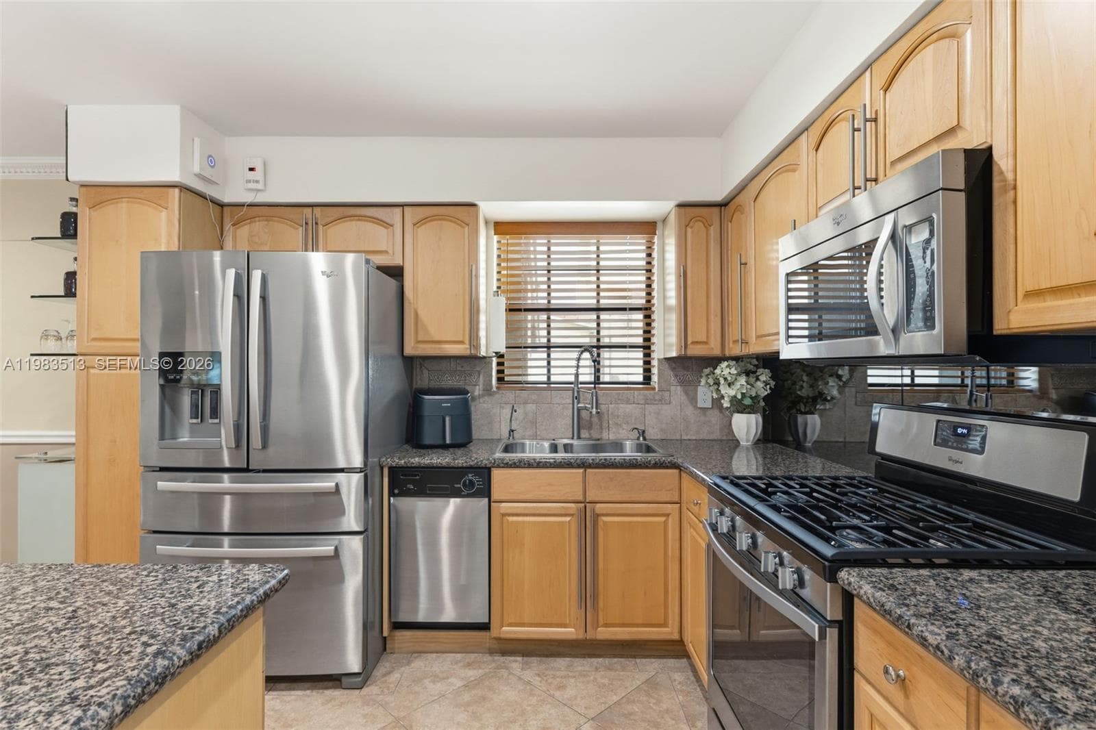 2485 NE 214th St, Miami FL 33180 photo 4