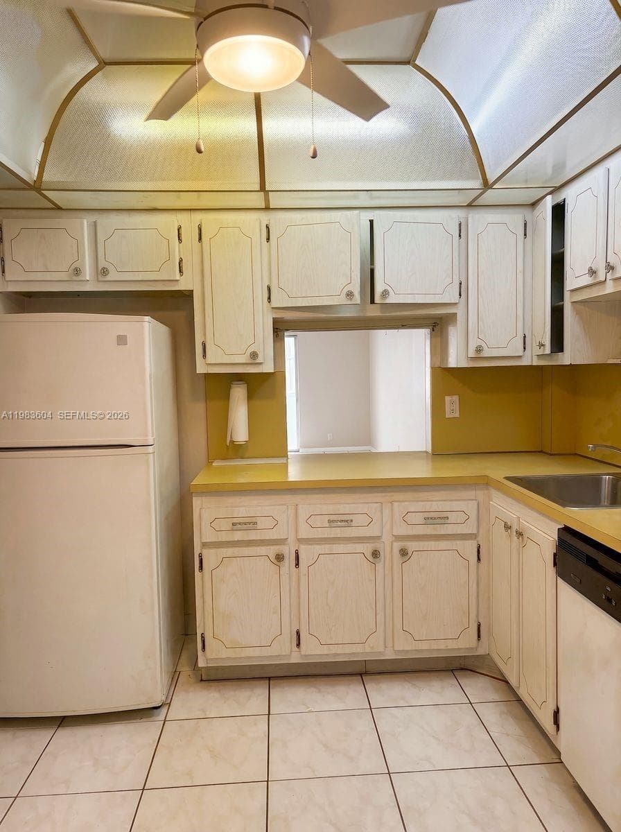 410 SE 2nd St # 102, Hallandale Beach FL 33009 photo 3