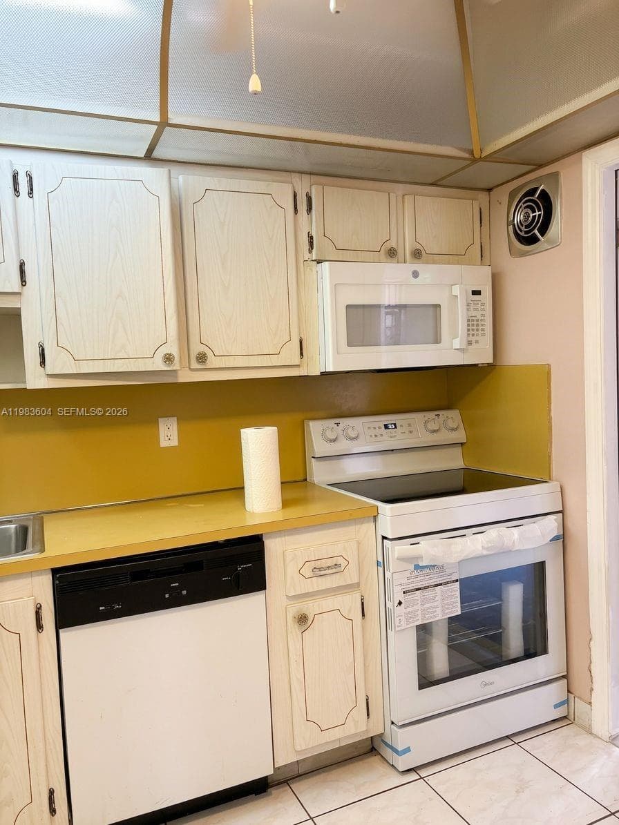 410 SE 2nd St # 102, Hallandale Beach FL 33009 photo 4