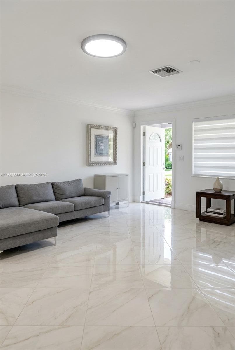 804 NE 2nd St, Hallandale Beach FL 33009 photo 2