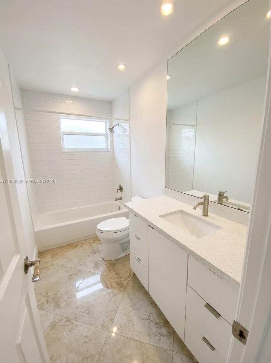 804 NE 2nd St, Hallandale Beach FL 33009 photo 5