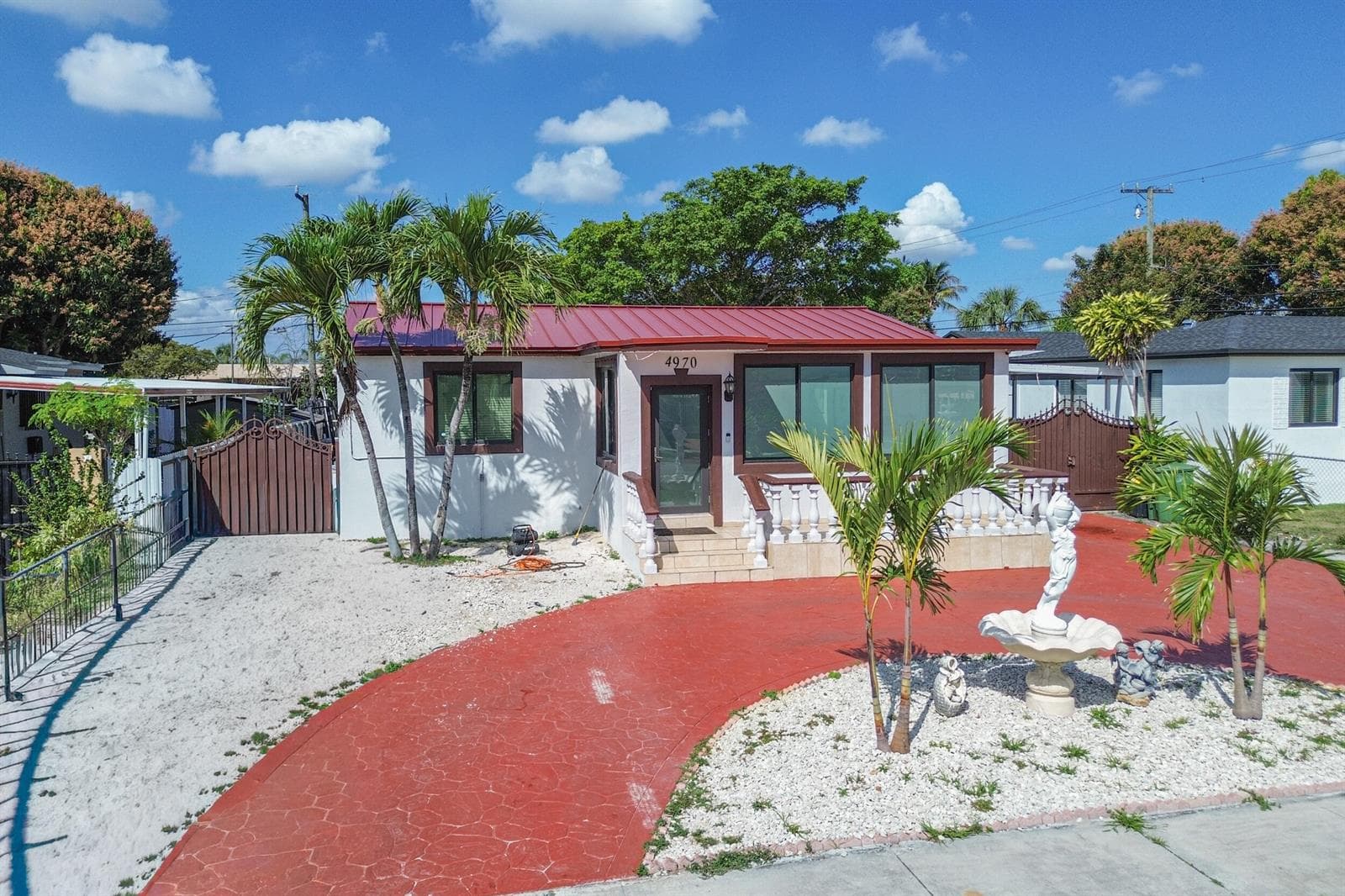 4970 E Palm Court, Hialeah FL 33013 photo 2