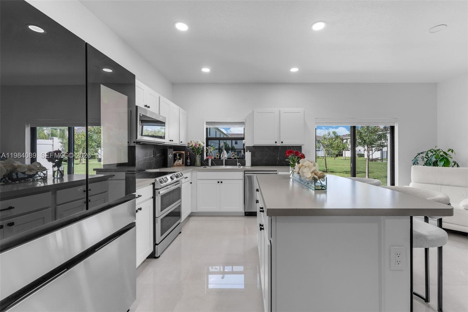 617 SW 11th St, Florida City FL 33034 photo 2