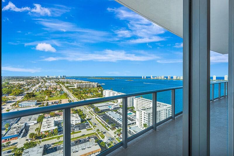 220 Lake Shore Drive # 2105, Lake Park FL 33403