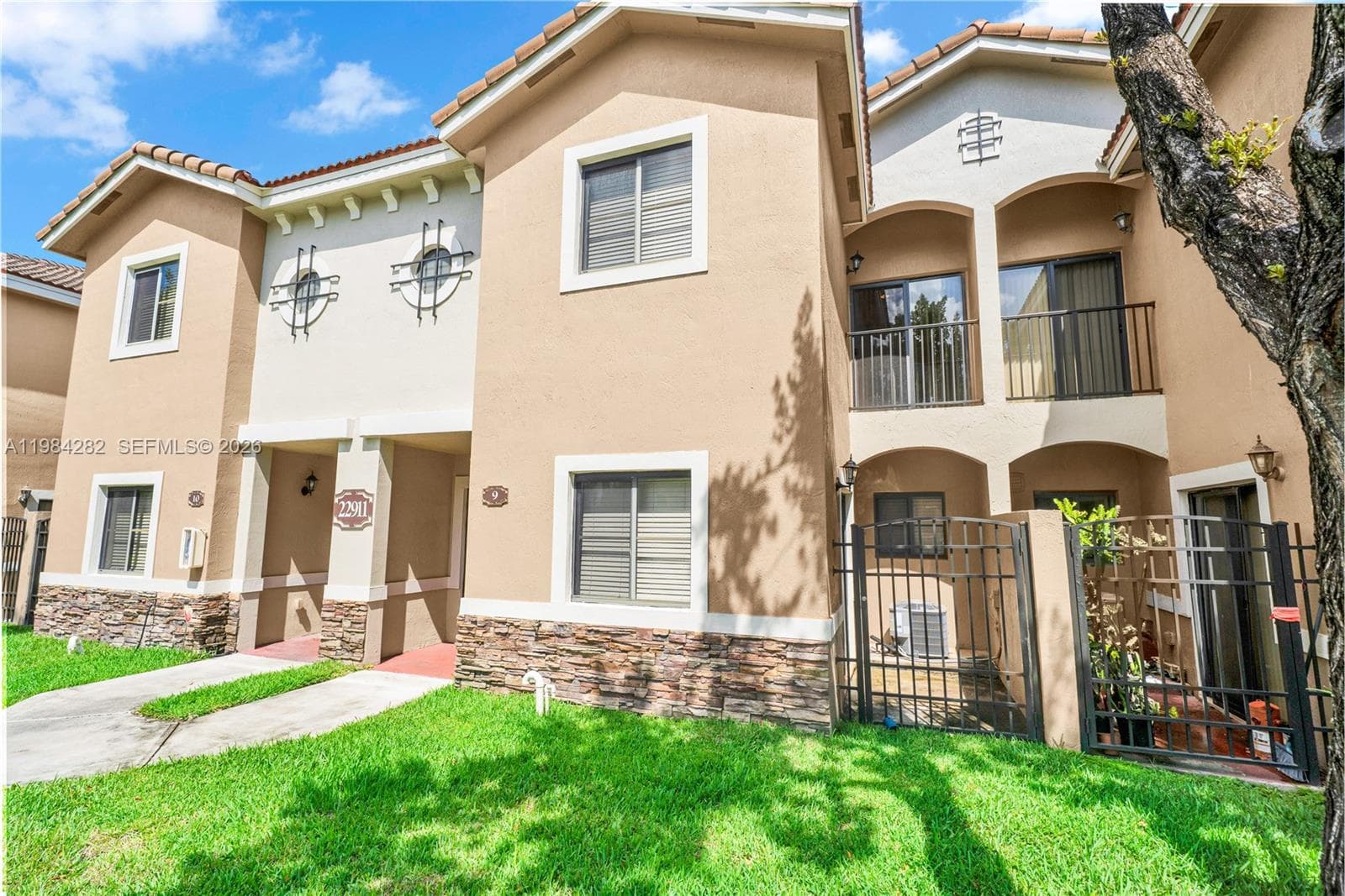 22911 SW 88th Pl # 21, Cutler Bay FL 33190 photo 2