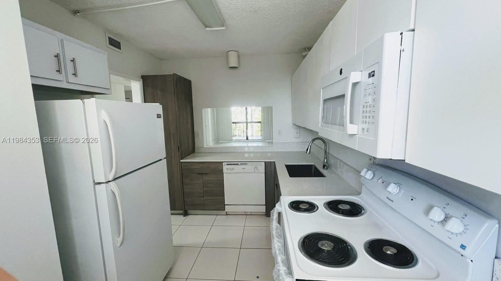 8429 Forest Hills Dr # 305, Coral Springs FL 33065
