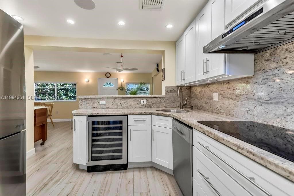 222 SW 7th St, Dania Beach FL 33004 photo 4