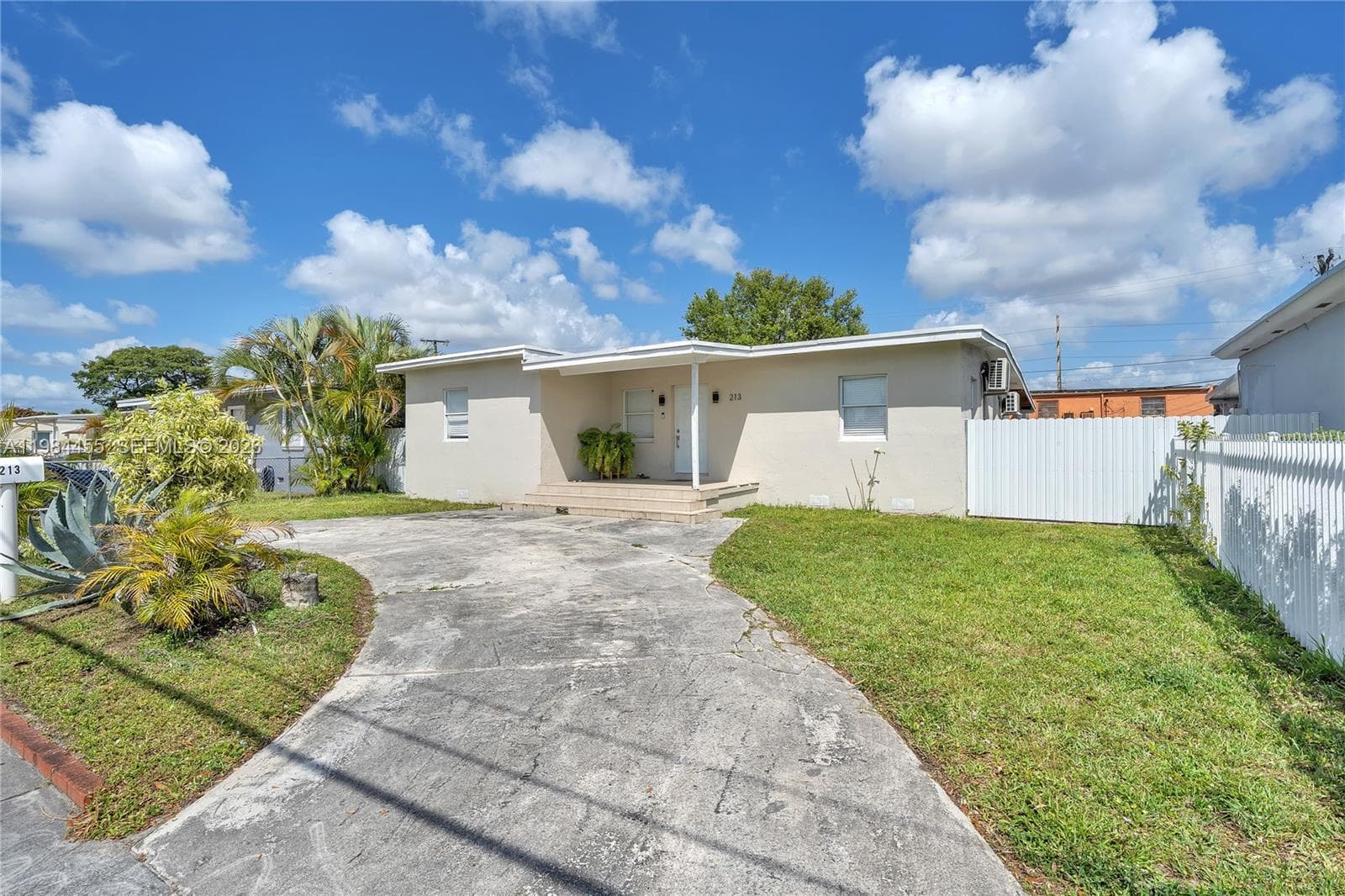 213 W 20th St, Hialeah FL 33010 photo 4