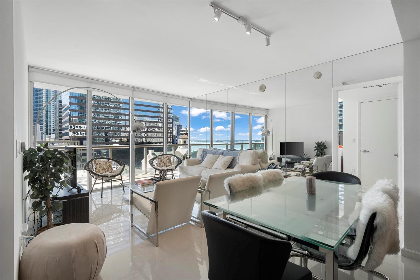 495 Brickell Avenue # 811, Miami FL 33131 photo 4