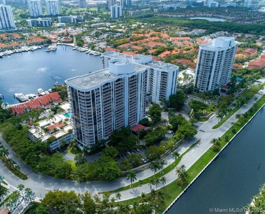 3610 Yacht Club Dr # 1002, Aventura FL 33180 photo 3