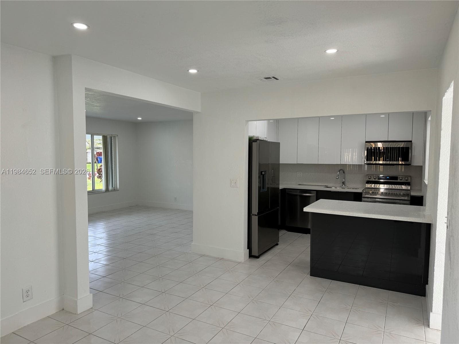 2400 N 57th Way, Hollywood FL 33021 photo 4