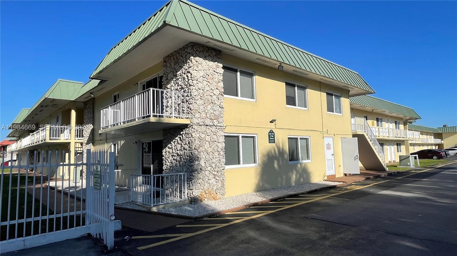 505 NW 177th St # 212, Miami Gardens FL 33169