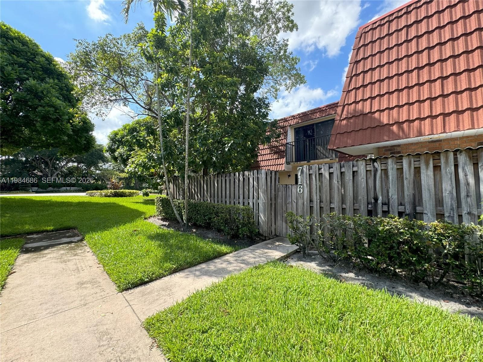 716 NW 98th Way, Plantation FL 33324 photo 2