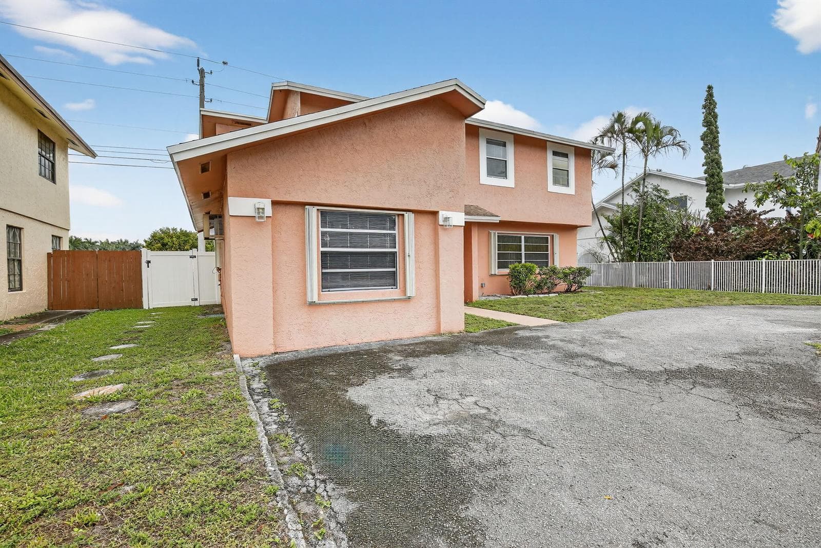 7721 NW 42nd Court, Hollywood FL 33024 photo 2