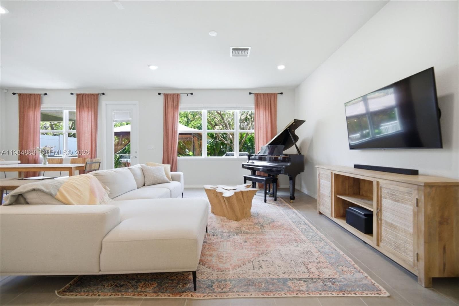 1628 Myrtle Oak Ter, Hollywood FL 33021 photo 3