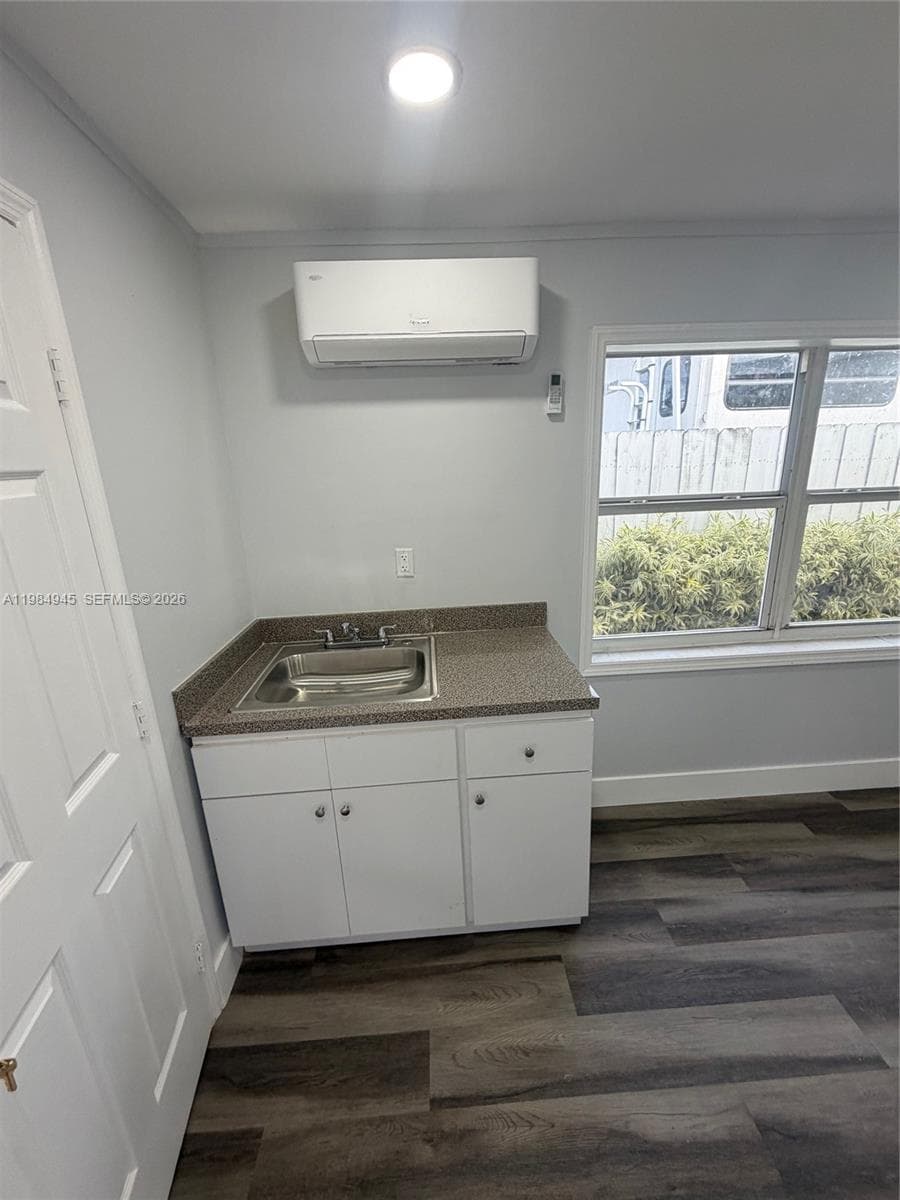 531 NE 58th St # 3, Oakland Park, FL 33334 photo 3
