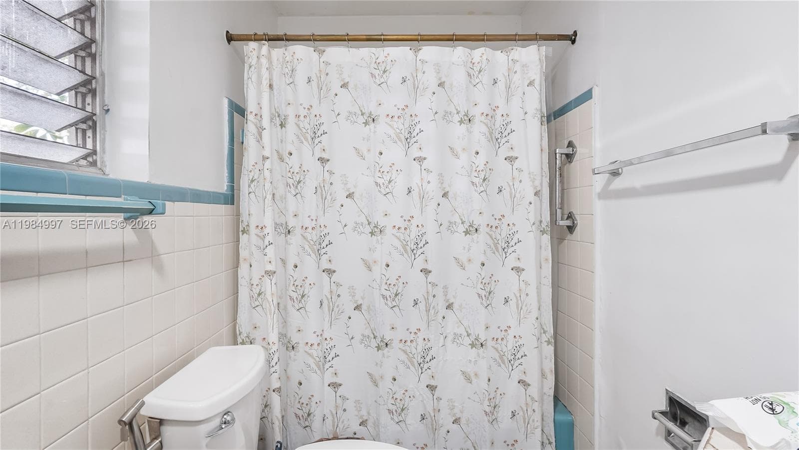898 NE 39th St, Oakland Park FL 33334 photo 4
