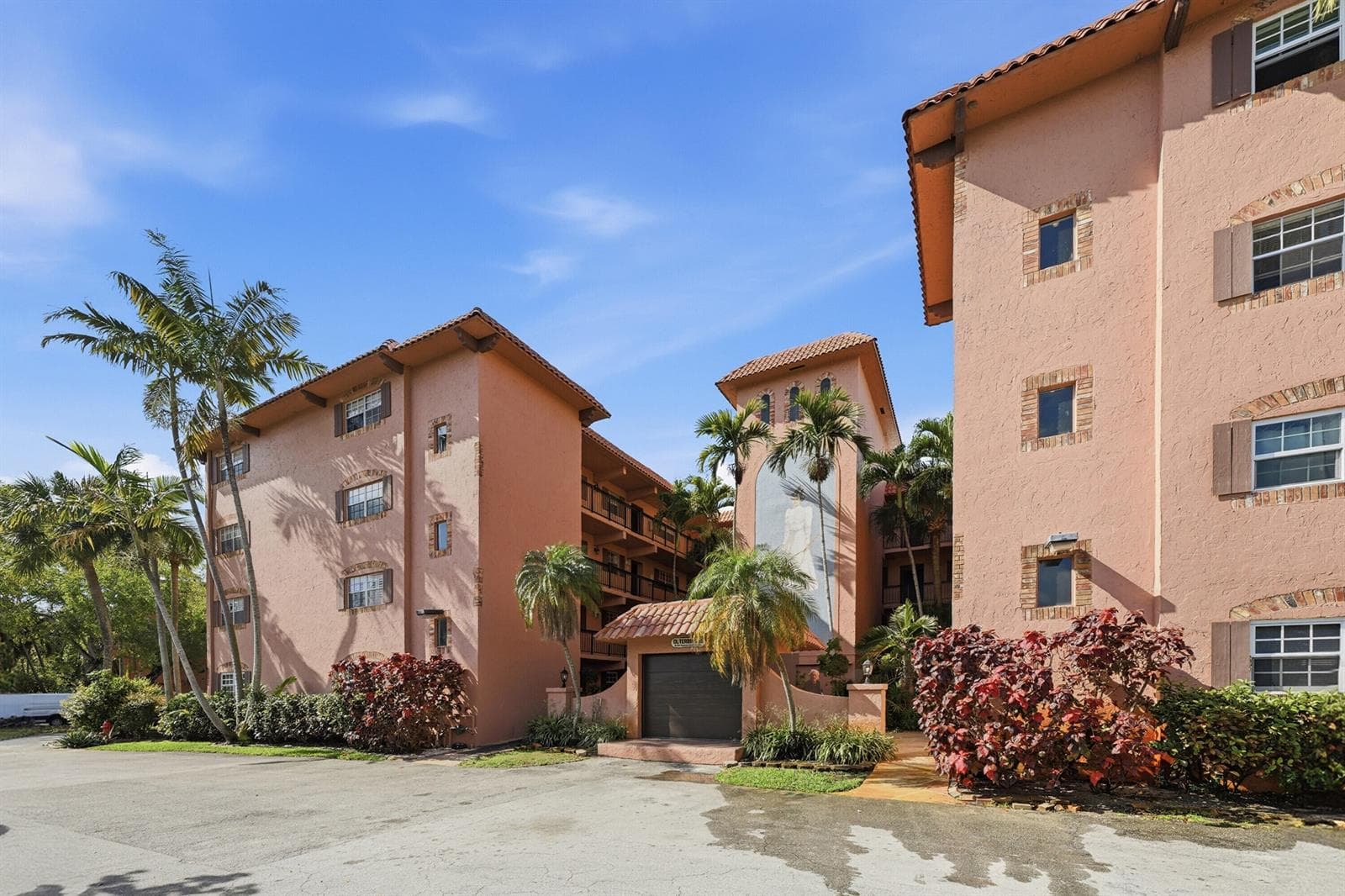 630 Tennis Club Drive Apt 204, Fort Lauderdale FL 33311 photo 2