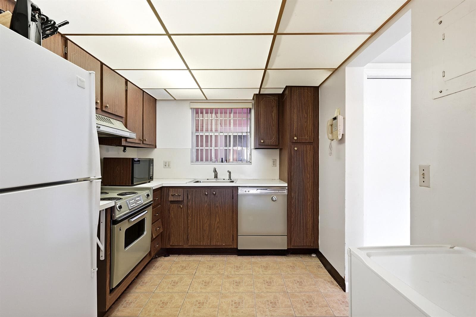 630 Tennis Club Drive Apt 204, Fort Lauderdale FL 33311 photo 5