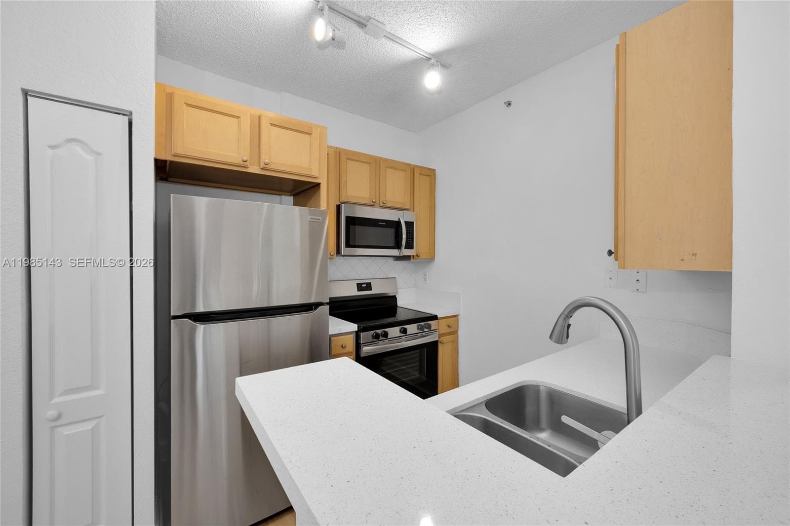 6001 SW 70 Street # 208, South Miami FL 33143 photo 5