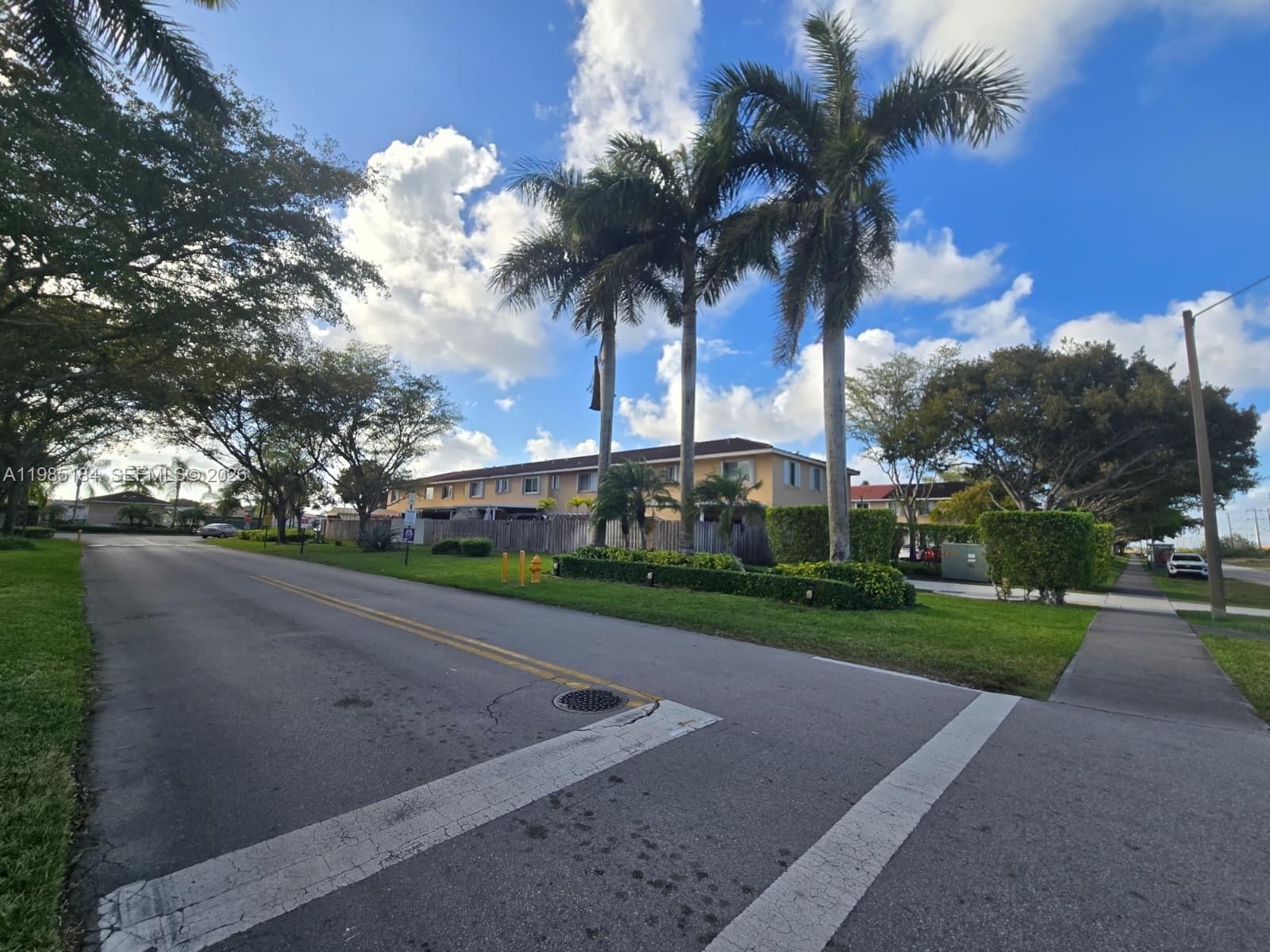 13926 SW 175th Ter, Miami FL 33177 photo 2