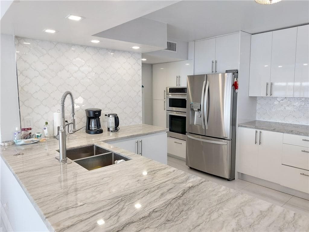 105 Lake Emerald Drive # 502, Oakland Park FL 33309 photo 4
