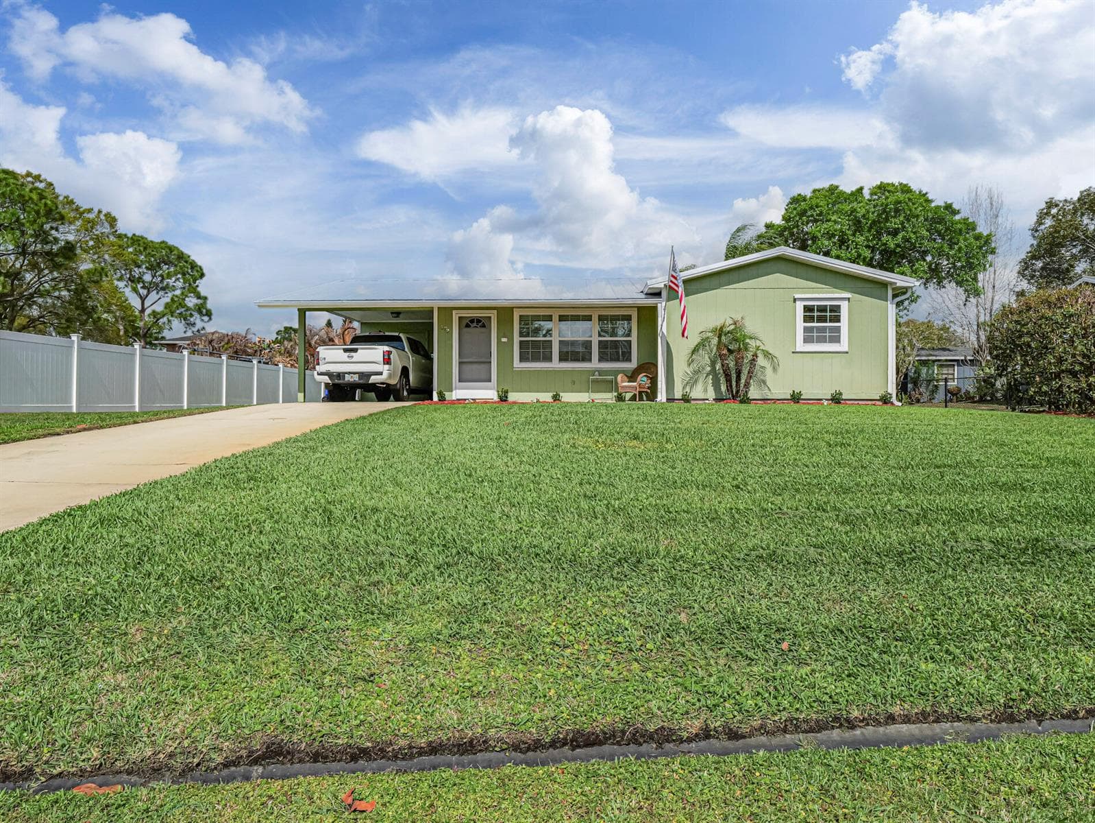 573 Autumn Terrace, Sebastian FL 32958 photo 2