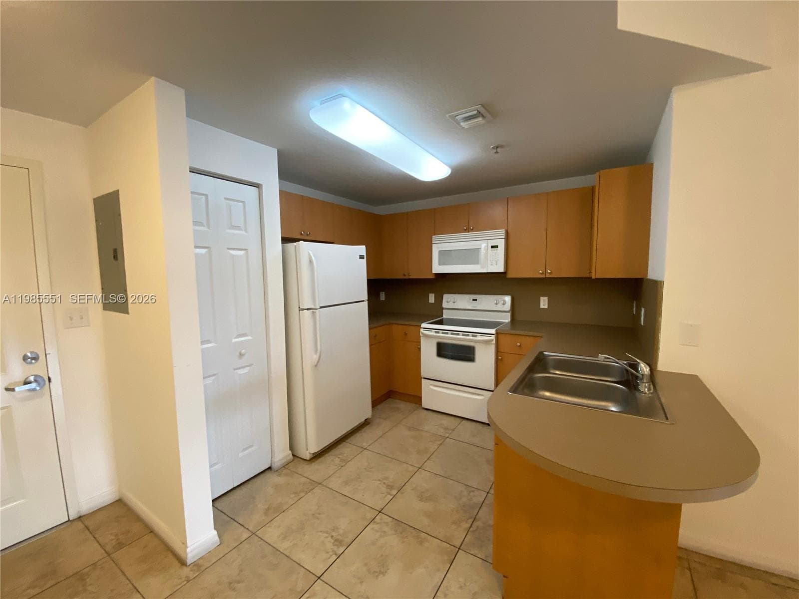 435 SW 12th Ave # 605, Miami FL 33130 photo 2
