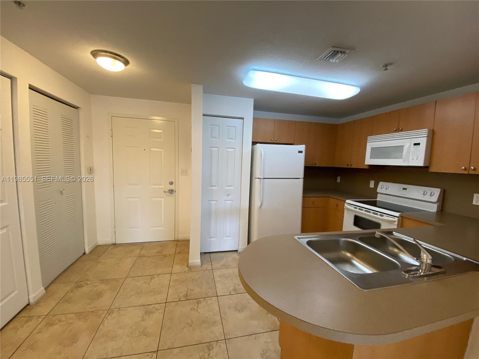 435 SW 12th Ave # 605, Miami FL 33130 photo 3