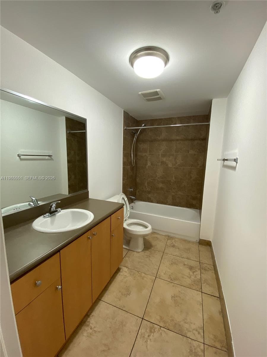 435 SW 12th Ave # 605, Miami FL 33130 photo 4