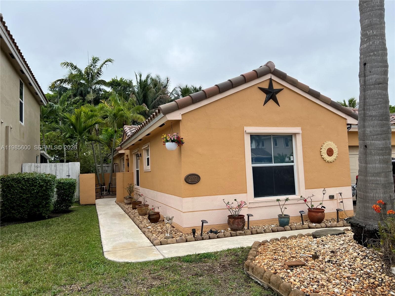 2102 NW 193rd Ave, Pembroke Pines FL 33029 photo 2