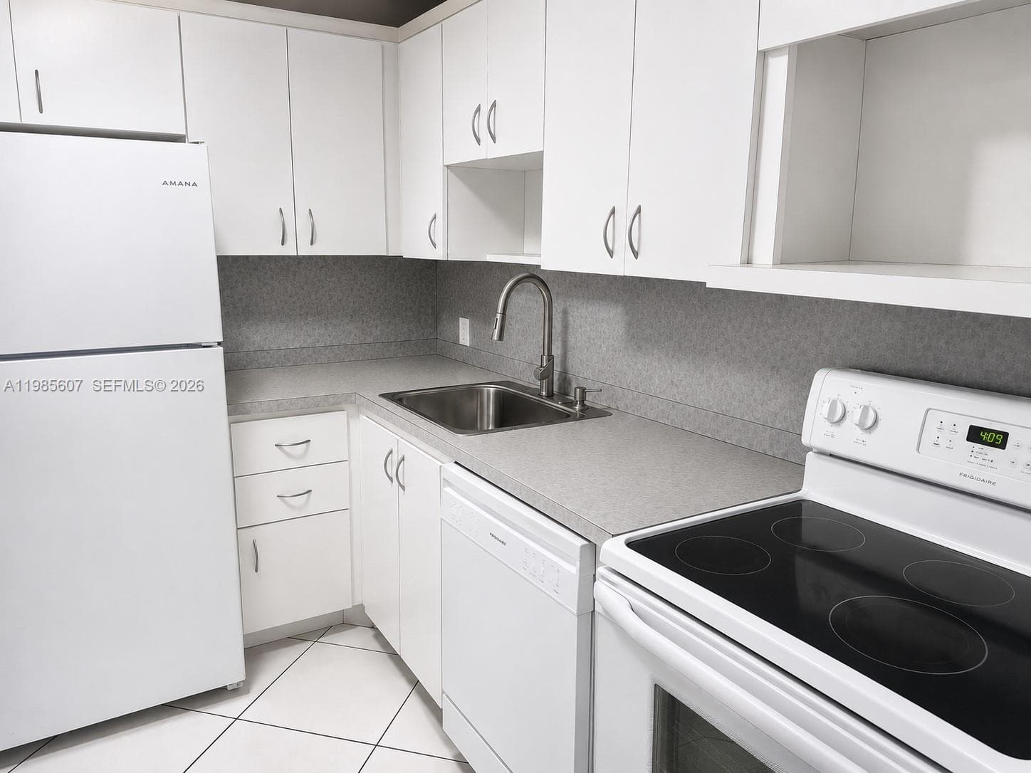 3675 N Country Club Dr # 508, Aventura FL 33180 photo 2