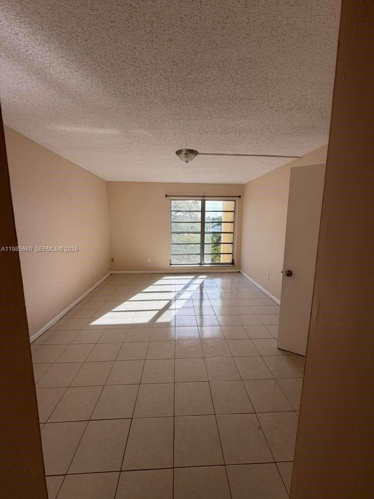 9180 Fontainebleau Blvd # 401, Miami FL 33172 photo 2