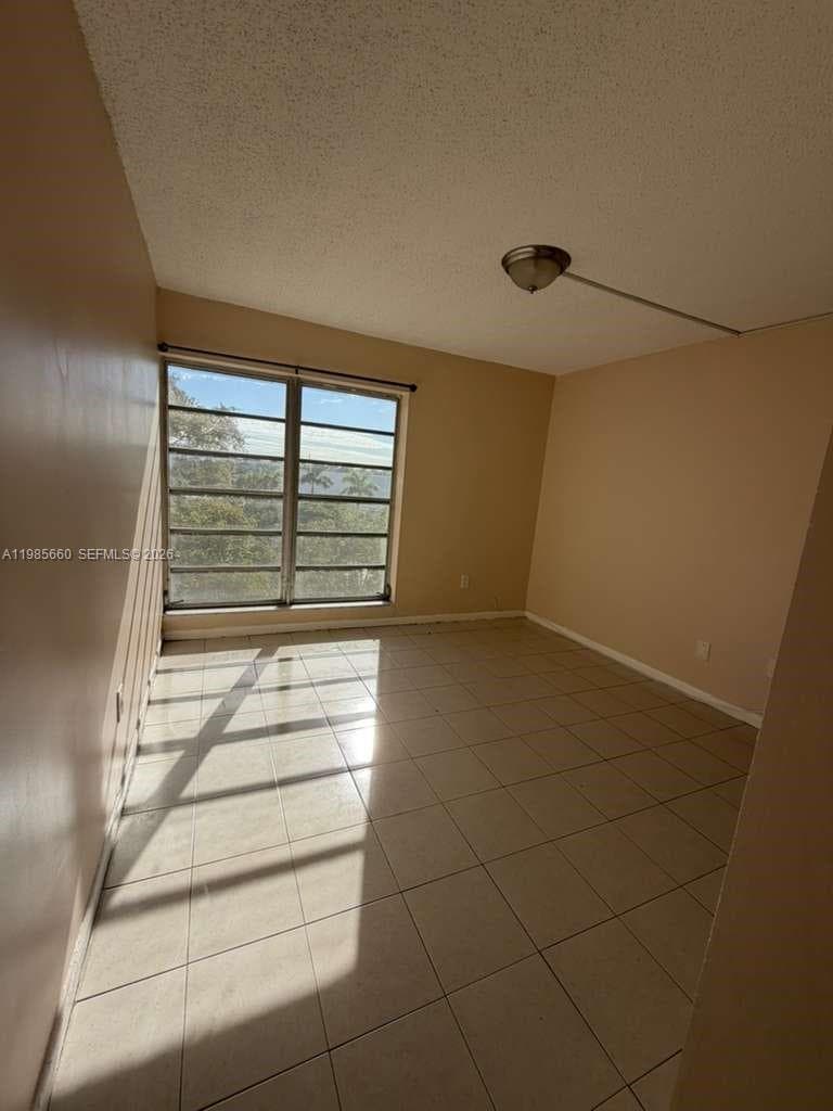9180 Fontainebleau Blvd # 401, Miami FL 33172 photo 3