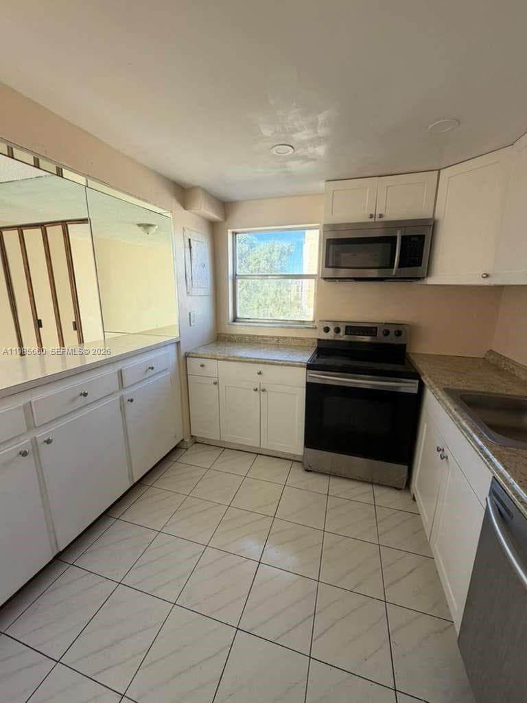 9180 Fontainebleau Blvd # 401, Miami FL 33172 photo 5