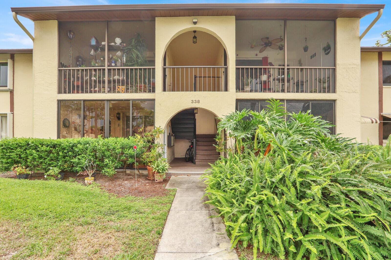 338 Knotty Pine Circle # D1, FL 33463 photo 2