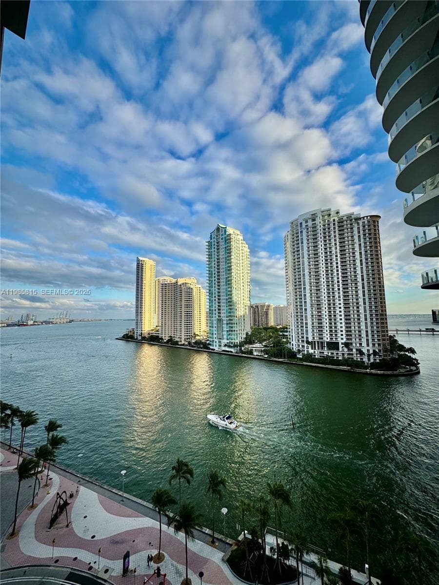 300 S Biscayne Blvd # 1210, Miami FL 33131 photo 3