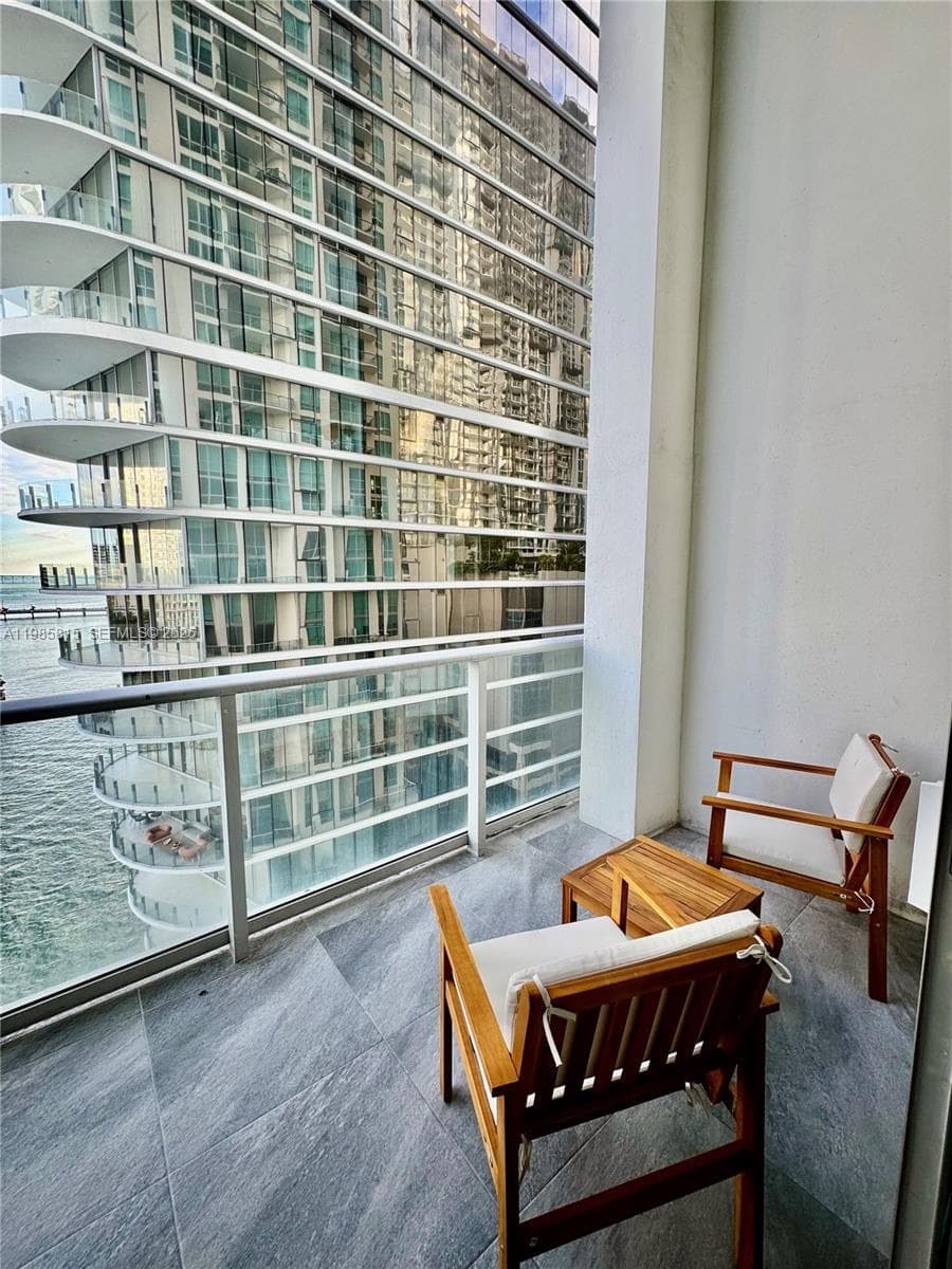 300 S Biscayne Blvd # 1210, Miami FL 33131 photo 5