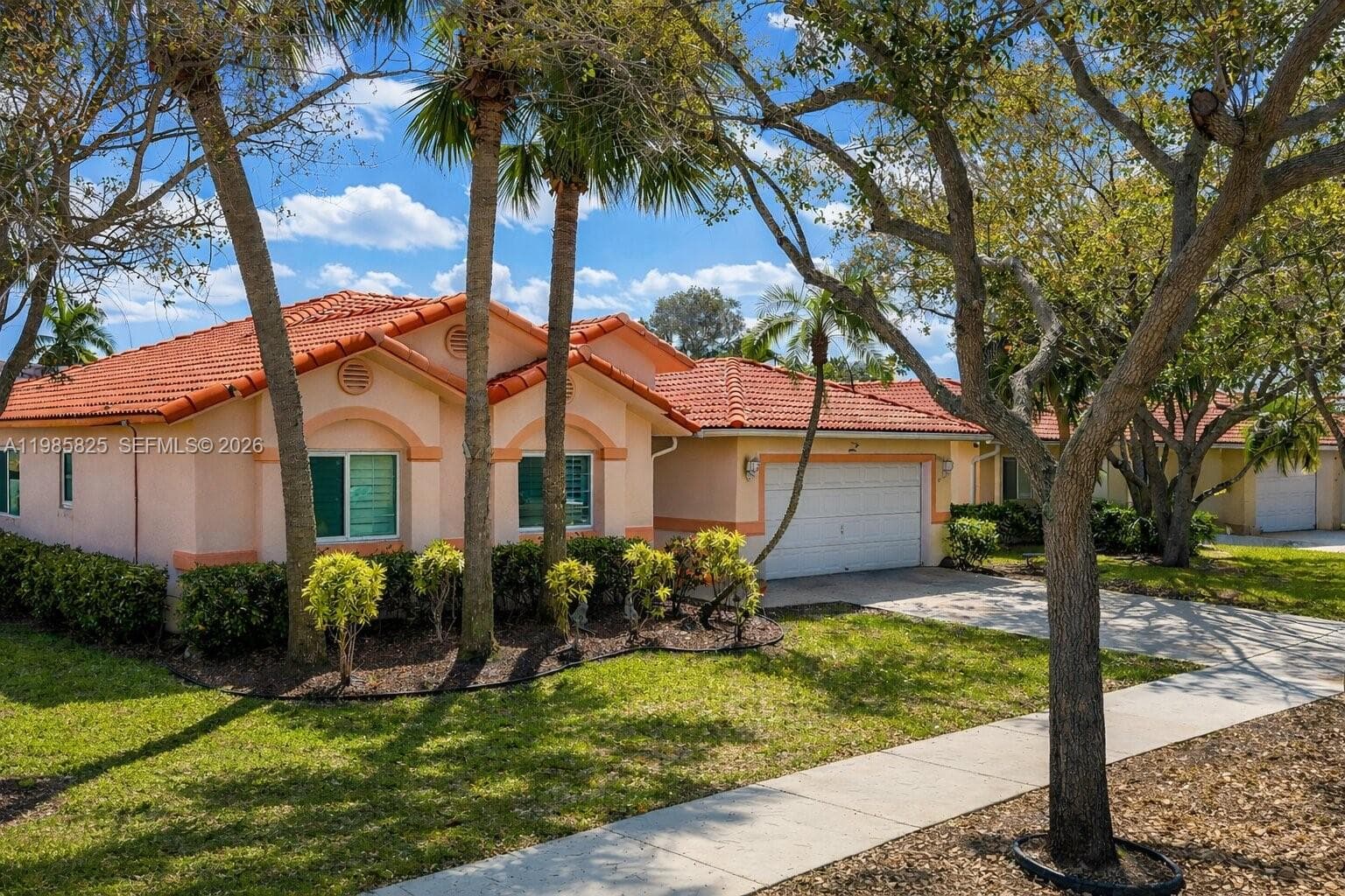 16898 Crestview Ln, Weston FL 33326 photo 2