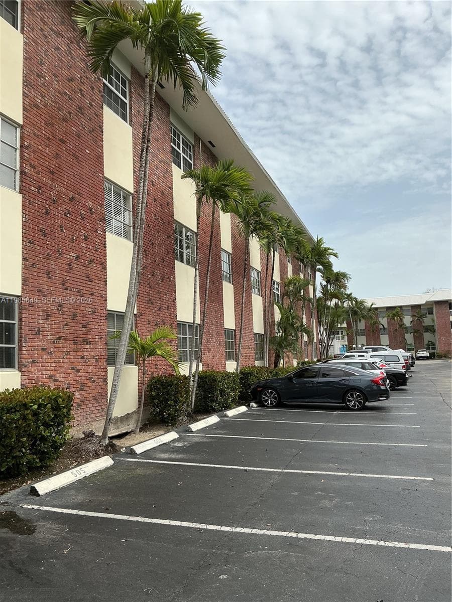 2424 SE 17th Cswy # 111B, Fort Lauderdale FL 33316