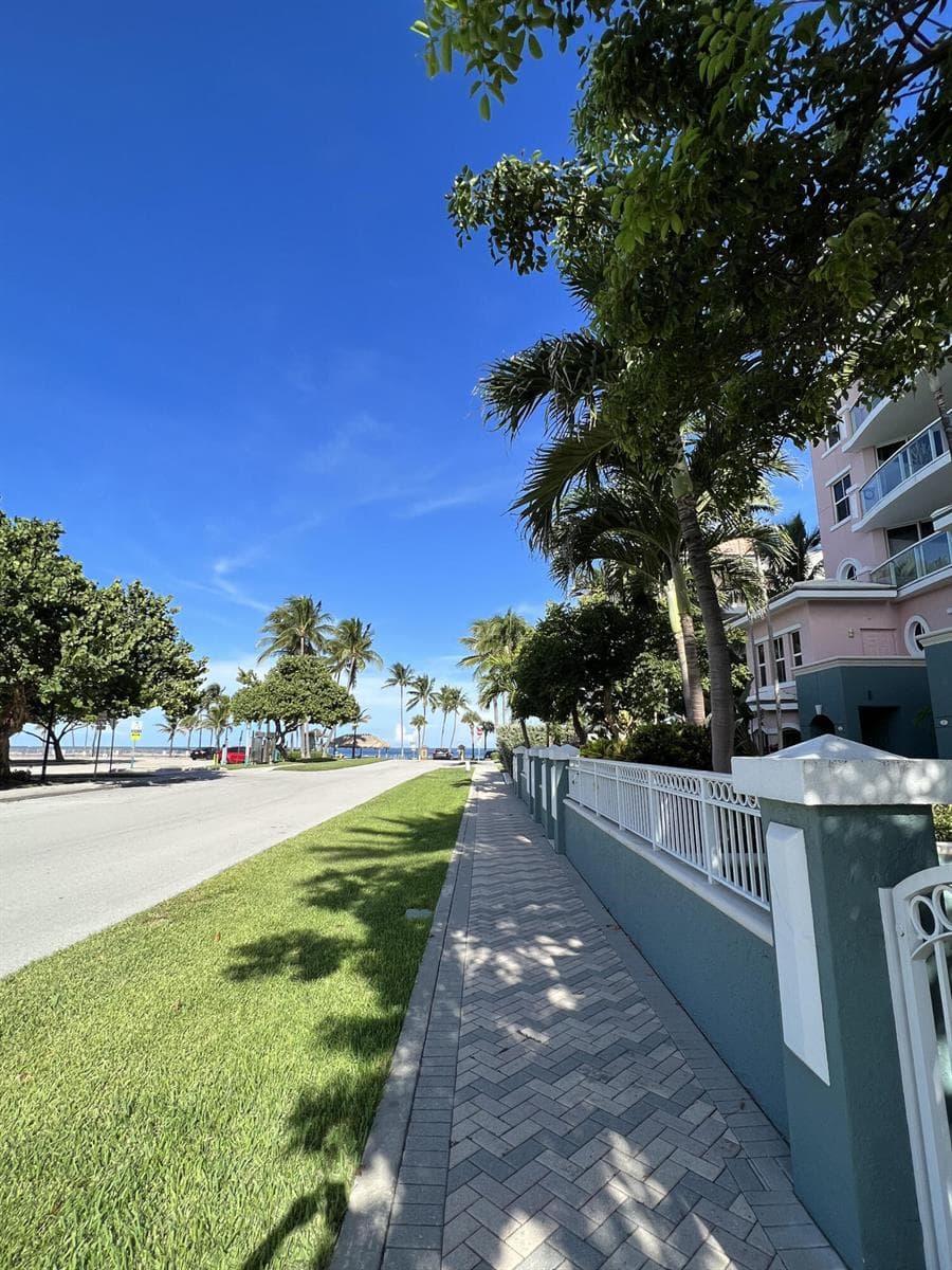 2051 SE 3rd Street, Deerfield Beach FL 33441 photo 3