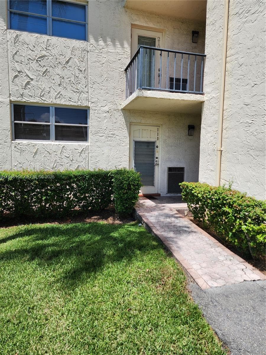 681 S Hollybrook Dr # 110, Pembroke Pines FL 33025