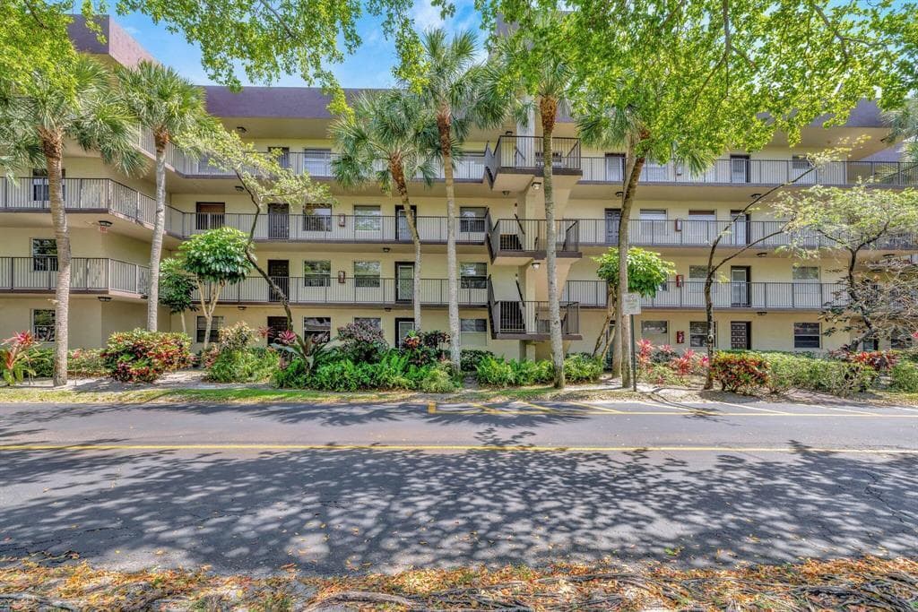 3301 NW 47th Terrace # Unit 403, Lauderdale Lakes FL 33319 photo 2