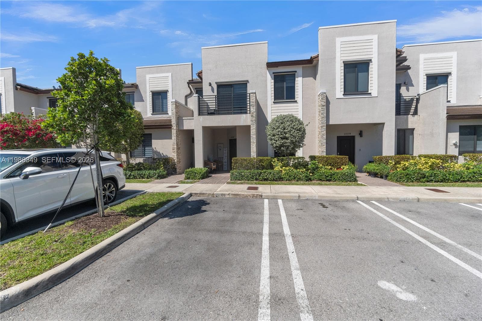 21068 NE 8th Ave, Miami FL 33179 photo 4
